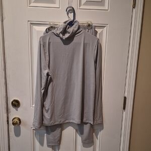 Zenana Outfitters Gray Long Sleeve Top And Leggings.